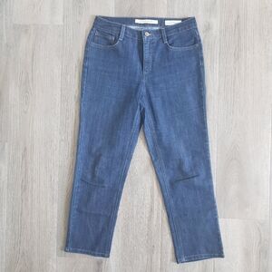 ⭐3/$25⭐ Jones New York Women's Missy Capris Size 6